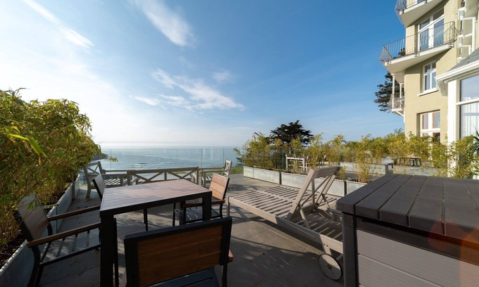 Lynton Apartment | Luxury, dog friendly, two bedroom holiday apartment sleeping four with sea views in Lynmouth