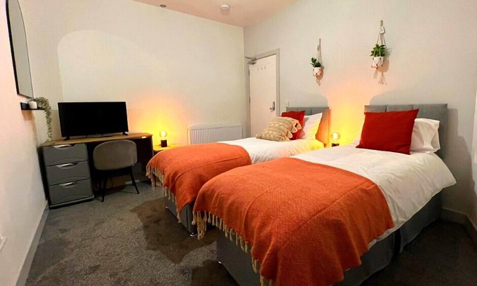 Wigan House | Luxury Double/Twin Room with En-Suite in WN1