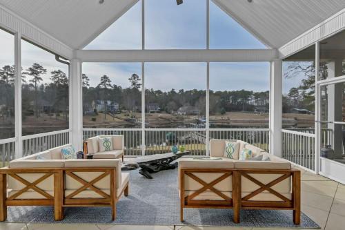 Lexington House | Luxury Escape by the Lake