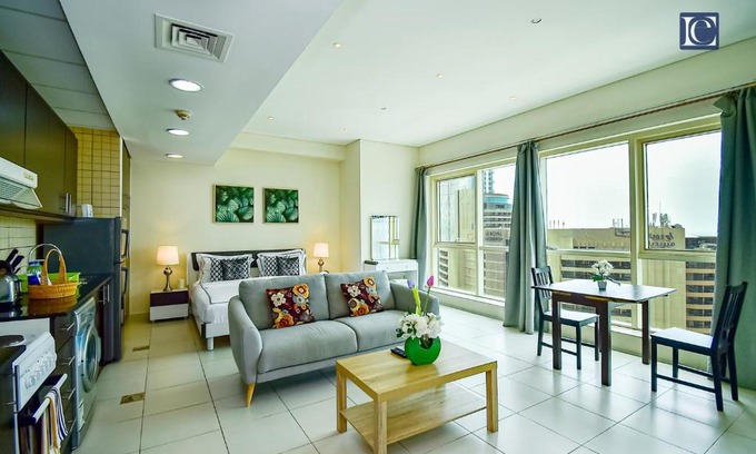 Dubai Marina Apartment | Luxury Escapes - Furnished studio with balcony in Royal Oceanic