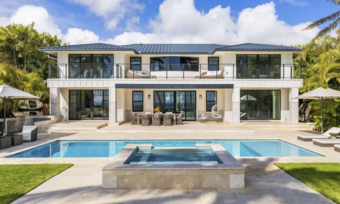 Eastern Honolulu House | Luxury Estate w/Chef's Kitchen, Ocean View, Private Pool & Spa: Niu Beach Estate