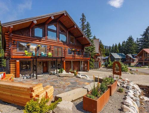 Snoqualmie Pass House | Luxury Family Cabin at Summit West
