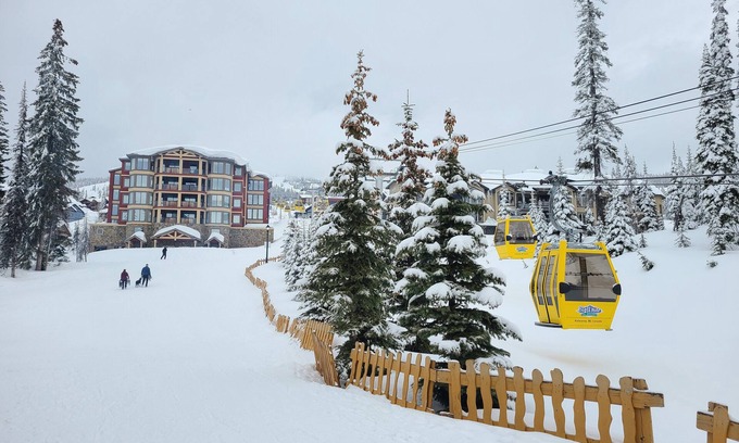 Big White Ski Resort Condo | Luxury family friendly condo with private hot tub and ski in/out to green run