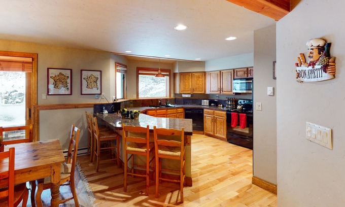 Vail House | Luxury Family-Friendly Retreat with Garage | Shared Pool & Walk to Golf Club