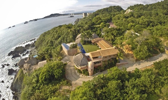Ixtapa House | Luxury, family-friendly residence with unlimited views of the Pacific Ocean!
