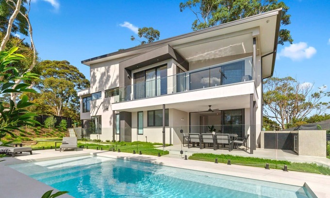 Mount Eliza House | Luxury Family Pool House with Ocean Views