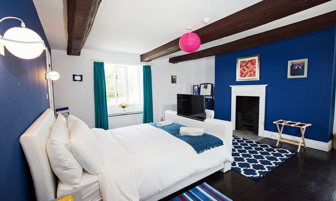 Abergavenny House | Luxury Farmhouse, Great Barn, Dairy, Cider House. Hot tubs, Sky Sports @WernYCwm