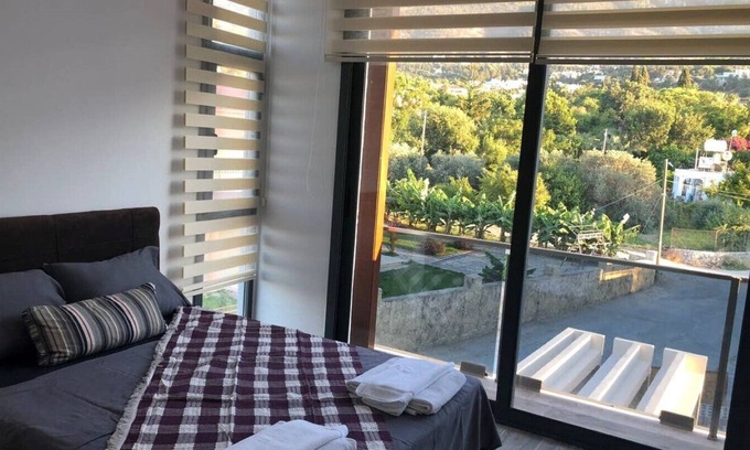 Kyrenia District House | Luxury flat, great view-terrace-pool Lapta Kyrenia