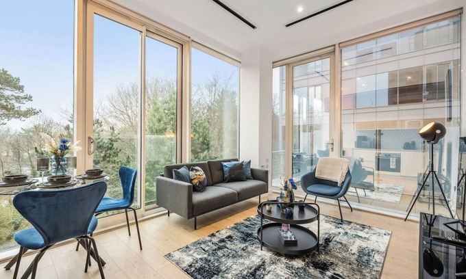 London Borough of Hounslow Apartment | Luxury Flat in Brentford