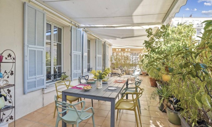 Les Baumettes Apartment | Luxury flat with terrace and parking
