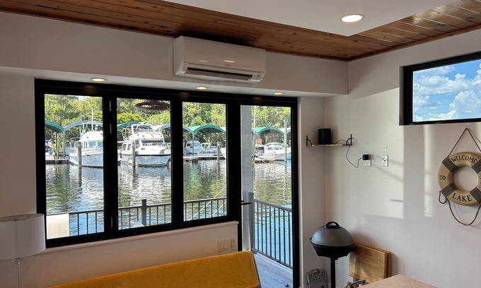 Sanford Boat Rental | Luxury Floating House - Boat Tree Marina on St. John’s River, Sanford