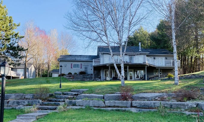 Baddow Cottage | Luxury four-season cottage with sauna, private water access, boat dock