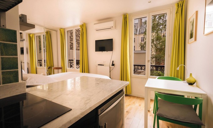 Quartier Saint-Ambroise Condo | luxury fully equipped quiet studio in the oberkampf district