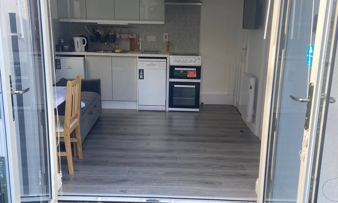 Rathmines Apartment | Luxury Garden Hideaway, Ranelagh, Dublin. Close to Aviva and city
