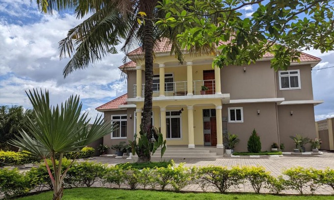 Dar es Salaam House | Luxury Garden Home