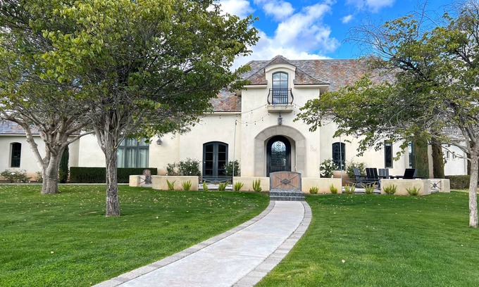 Peoria House | Luxury Gated Estate - Minutes to Peoria Sports Complex and Scottsdale