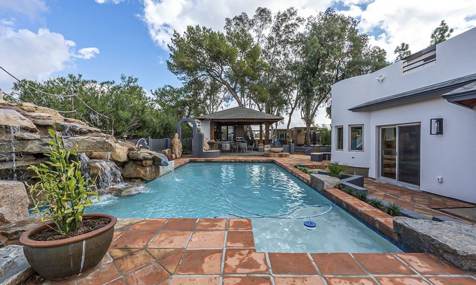 Cave Creek House | Luxury gem in Cave Creek with a great view of the surrounding mountains!