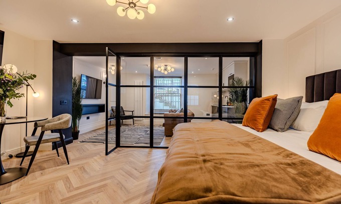 Ayr Apartment | Luxury Georgian Aparthotel by Hauss Ayr - 5mins to Beach, Town Centre!