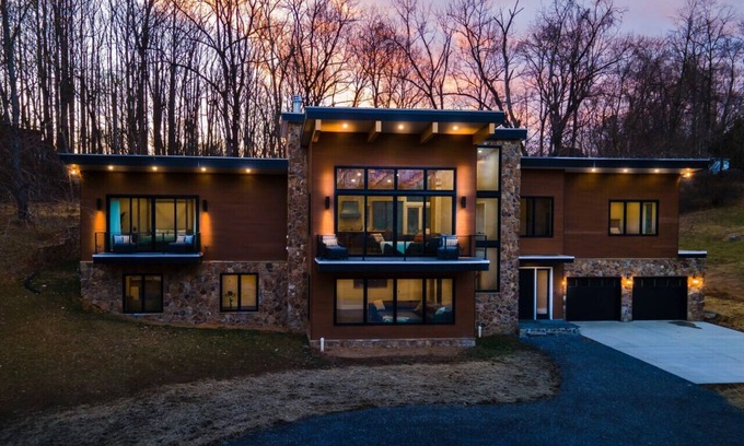 Martinsburg House | Luxury Getaway on The Potomac