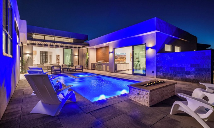 Hurricane House | Luxury Golf Villa at Copper Rock|Private Pool, Private Spa, Putting Green, and more!