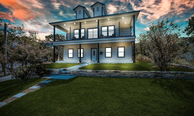 Granbury House | Luxury Granbury Home w/Game Room: Steps to Lake!
