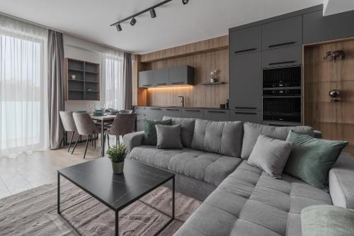 Oradea Apartment | Luxury Grey Residence - Central, Free Parking, Self Check-In