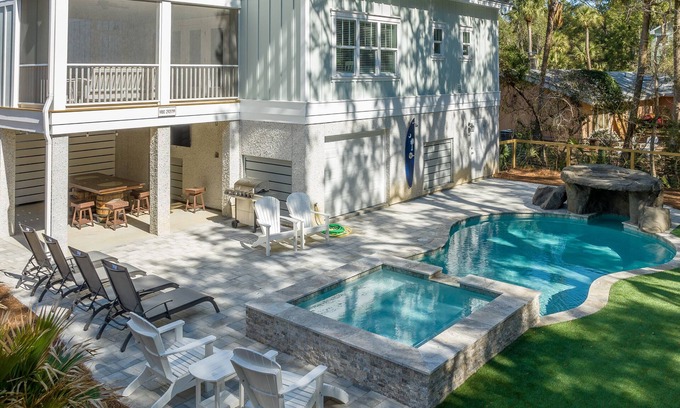 North Forest Beach House | Luxury Group Getaway2 Min Walk to Beach-Luxury gourmet kitchen Pool spa elevator