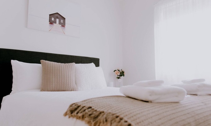 Central Mudgee House | Luxury Guesthouse , 2 Bedroom 2 Bathroom , Perfect Location