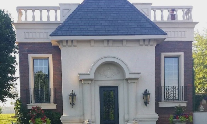 Millard House | Luxury Guesthouse ~ Chateau Mirabelle in West Omaha