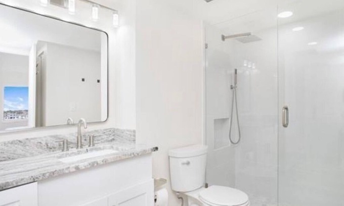 Moorings Condo | Luxury Gulf Shore Boulevard 1 BR condo rental with water view and beach access.