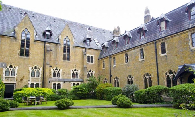 Belsize Park Apartment | Luxury Hampstead Heath 2 bed/2 bath apartment in historic priory
