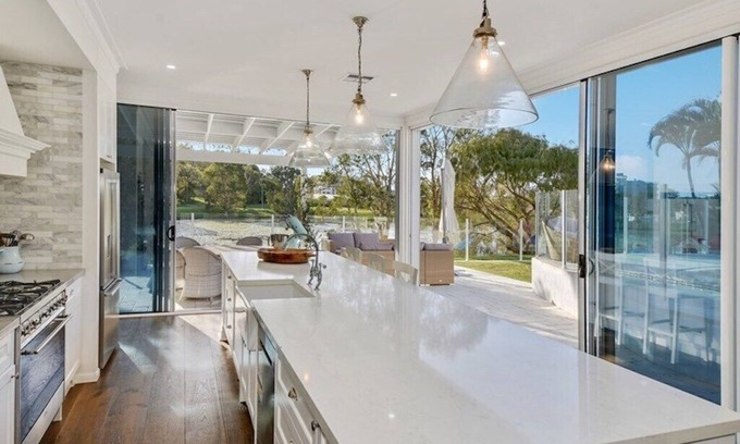Alexandra Headland House | Luxury Hamptons Beachside Sanctuary (300m to beach)