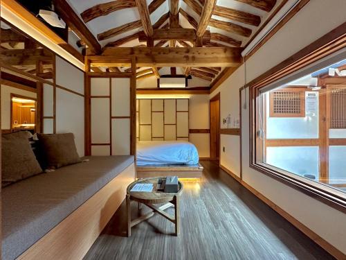 Gahoe-dong Villa | Luxury Hanok Heritage Courtyard