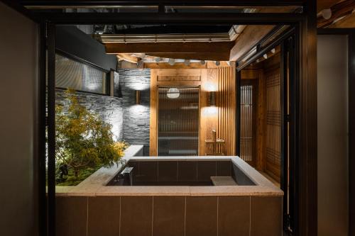 Sajik-dong Villa | Luxury Hanok Scent of moonlight stay