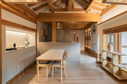 Jongno Villa | Luxury Hanok The Noble Hanok