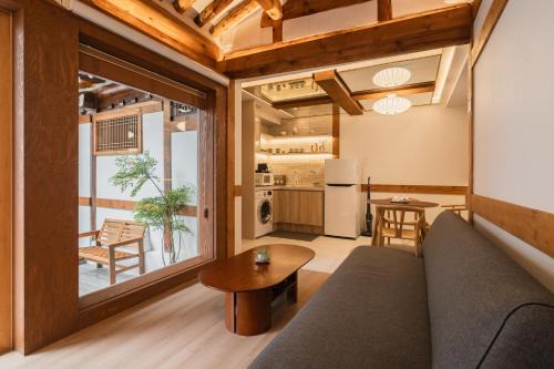 Seochon Villa | Luxury Hanok Whispering Garden