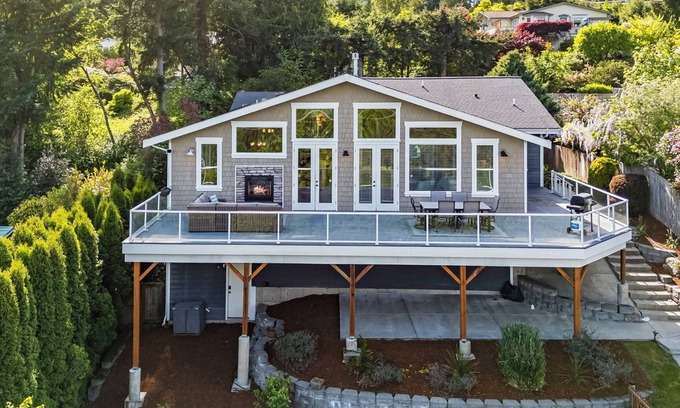 Gig Harbor House | Luxury Harbor Retreat - Walk to Waterfront - Views with Large Deck