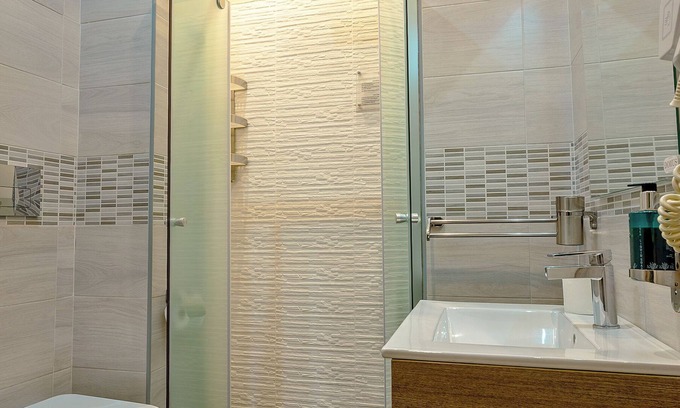 Vasto Hotel | Luxury Herculaneum in Naples station train