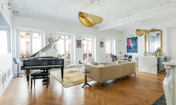 Quartier de la Porte-Saint-Denis Condo | Luxury High End Condo in the Heart of Paris