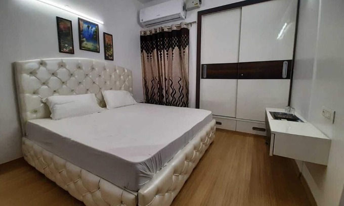 New Delhi Apartment | Luxury High Rise 3 BR Apt (171) in West Delhi