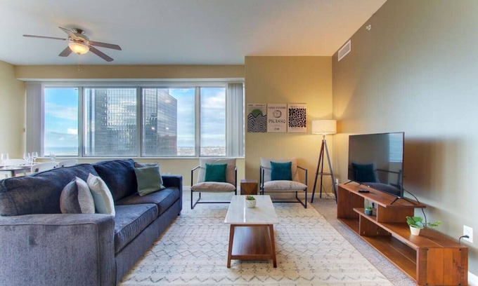Downtown Cleveland Apartment | Luxury High Rise ADA | Downtown | Free Parking