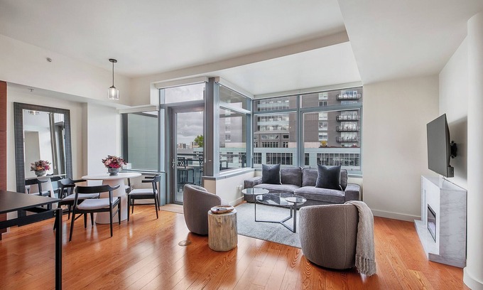 Corbett - Terwilliger - Lair Hill Condo | Luxury high rise condo with river and mountain views, walk to OHSU