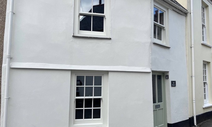 Flushing Cottage | Luxury holiday cottage set in the beautiful south Cornwall village of Flushing