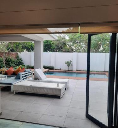 Nahoon House | Luxury holiday home 3 bedroom, 3 bathroom house in Nahoon