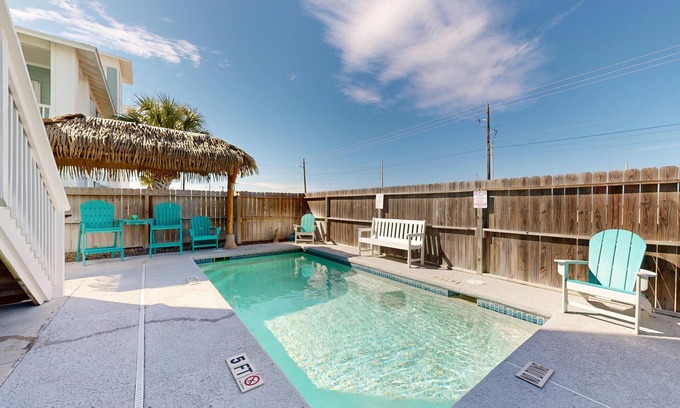 Port Aransas House | Luxury Home Detached Suite, Private Pool, Located Near Beach