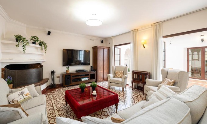 Fuengirola City Centre House | Luxury Home Fuengirola Center by AORA STAY