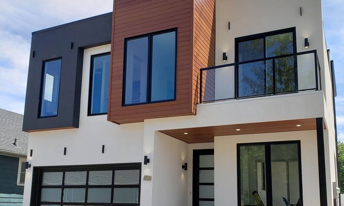Grand Bend House | Luxury home in the heart of Grand Bend ONE BLOCK from the beach