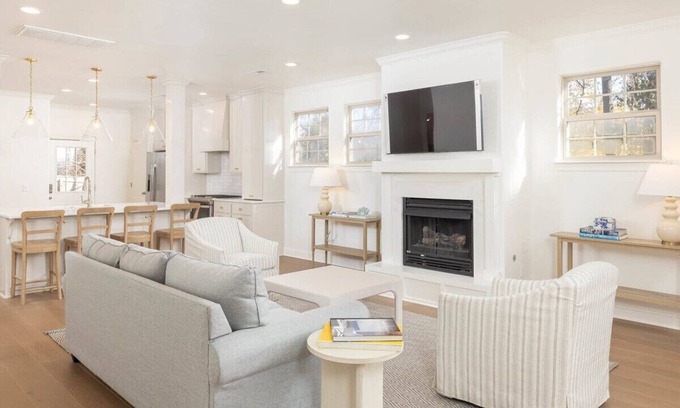 Fayetteville House | Luxury Home next to U of A, Dickson St & downtown