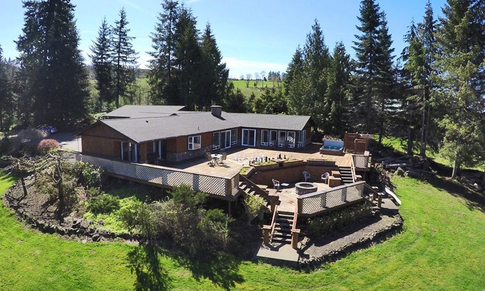Mossyrock House | Luxury Home Overlooking Mayfield Lake
