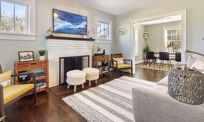 Radford House | Luxury Home Stay. Vacation Paradise near wineries, lake, trails. Near RU/VT